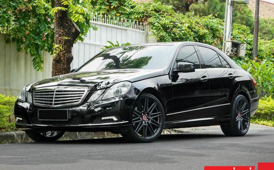 Mercedes-Benz E300 by Permaisuri on Vossen Wheels (CV10) '2019